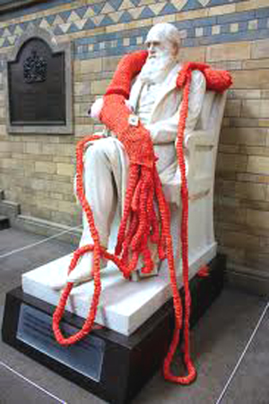 yarn_bomb_white statue_with_scarf